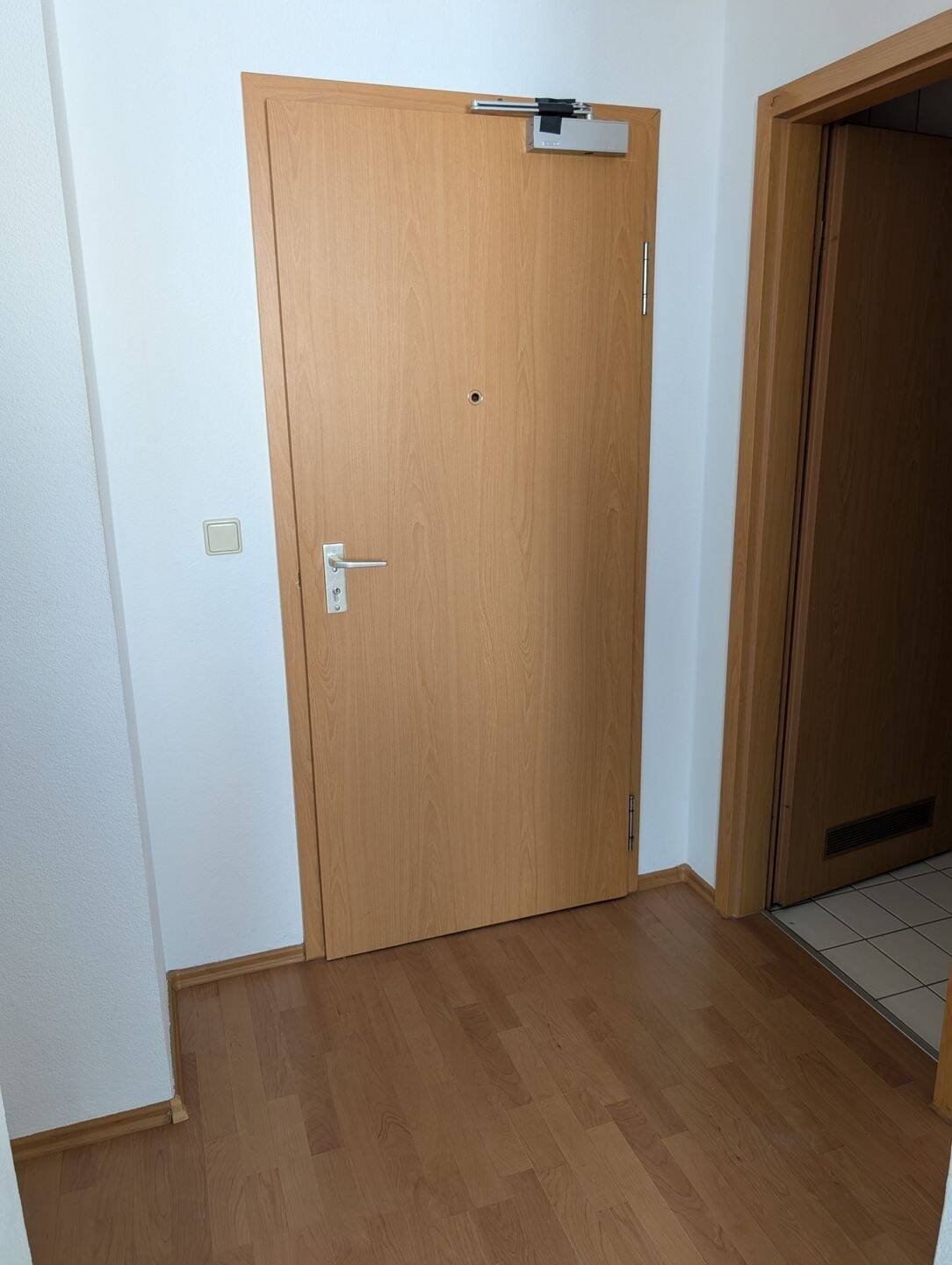 Ruhige 1 Zimmerwohnung mit Küche und Laminat in City nähe! – Nürnberg – Vorschaubild 8