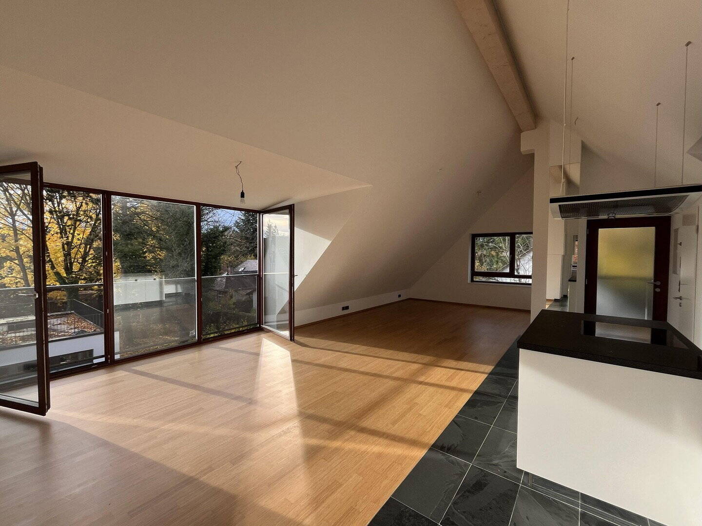 3 Zimmer lichtdurchflutete DG-Wohnung Inmitten von München-Waldtrudering – München – Vorschaubild 2
