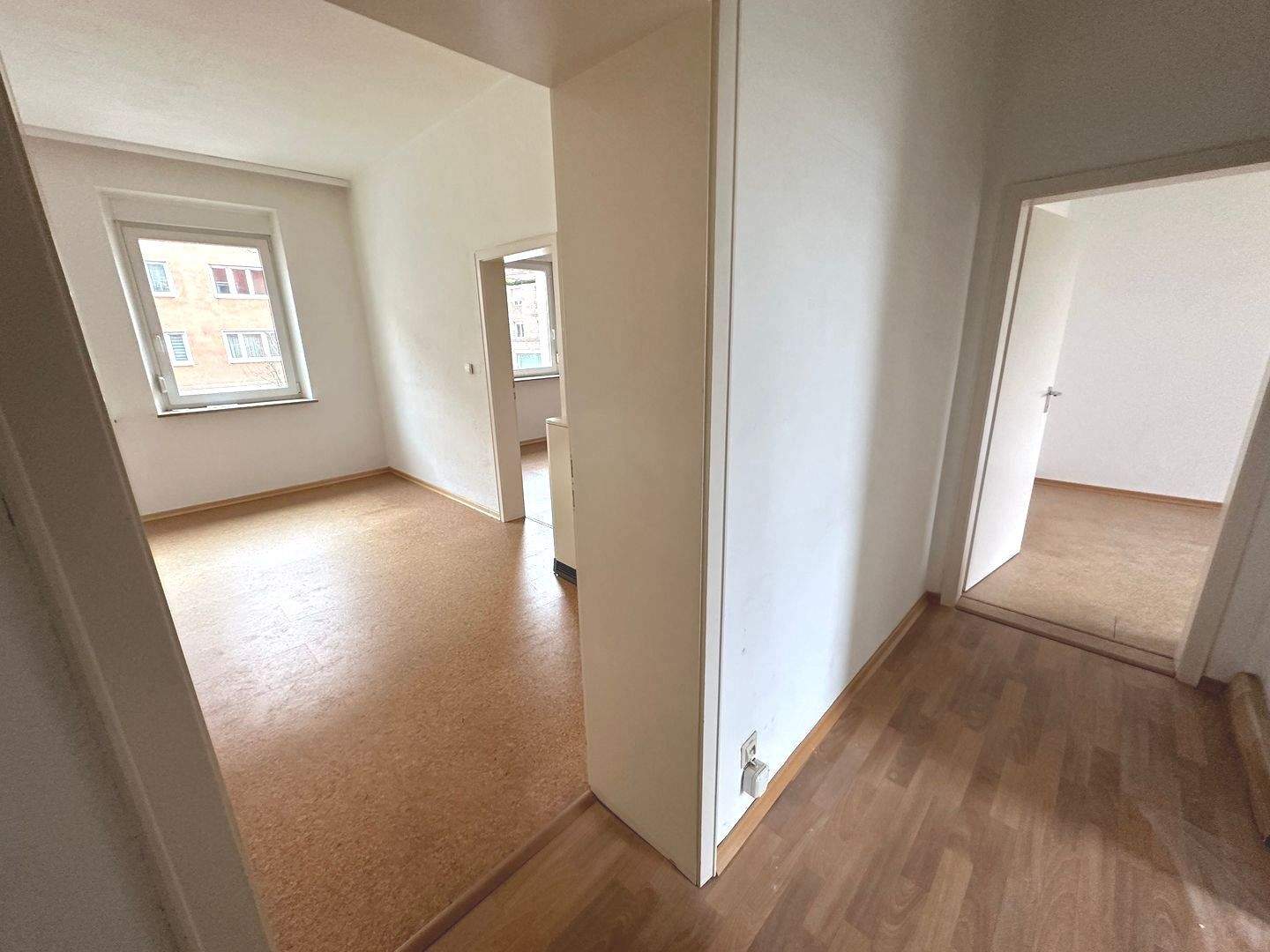 LIPPERT IMMOBILIEN PRÄSENTIERT: DA KOMMT MAN GERN HEIM... 3-ZIMMER - BALKON - IDEALE WOHLFÜHLWOHNUNG IN RUHIGER LAGE VON HUMMELSTEIN! – Nürnberg – Vorschaubild 2