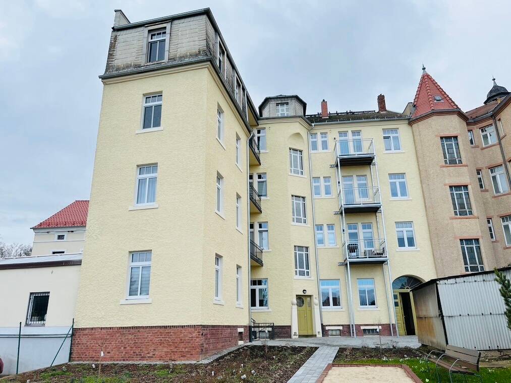 Stilvolle Altbauwohnung mit Einbauküche und Balkon zum Wohlfühlen