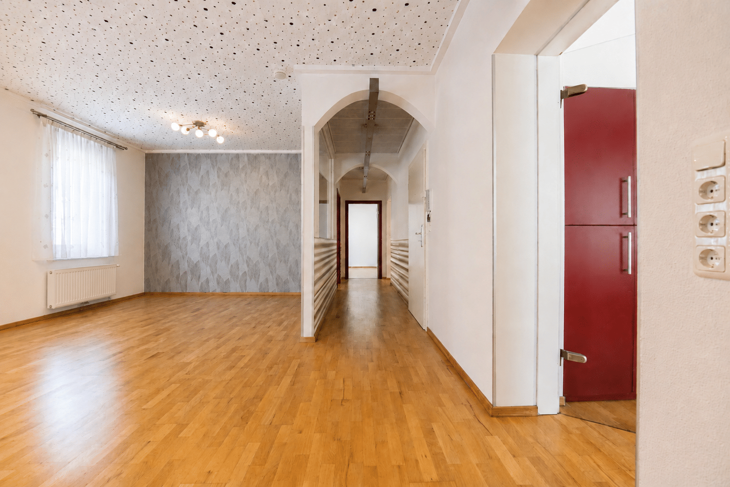Bezugsfreie 4-Zimmer-Wohnung in saniertem Jugendstilgebäude mit Aufzug in Nürnberg Sankt Leonhard! – Nürnberg – Vorschaubild 8