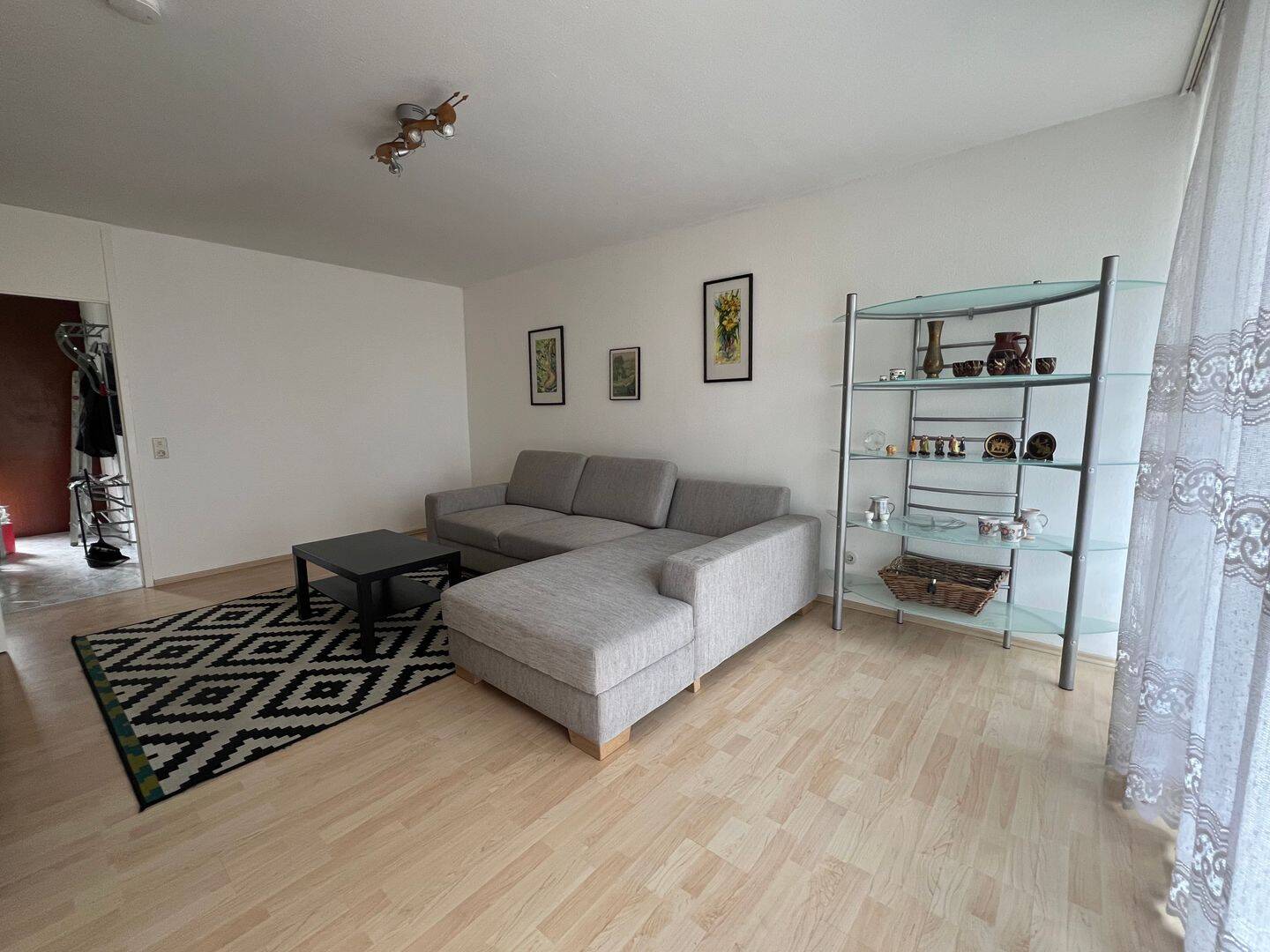 Voll-möbellierte 3 Zimmer, 73qm Wohnung mit EBK und Balkon – Erlangen – Vorschaubild 4