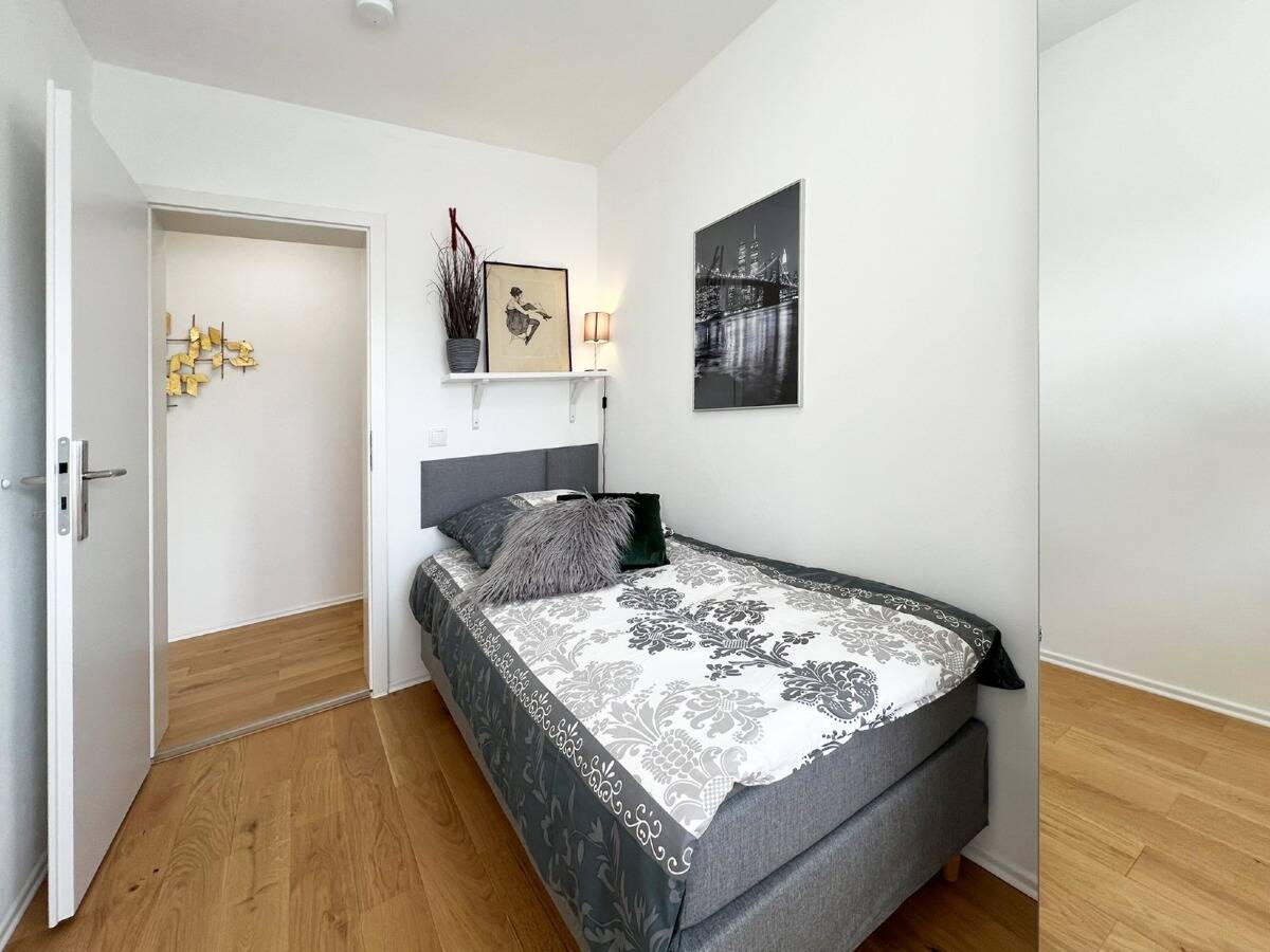 Möblierte 4-Zimmer Wohnung mit zwei Balkonen in München-Freimann – München – Vorschaubild 8