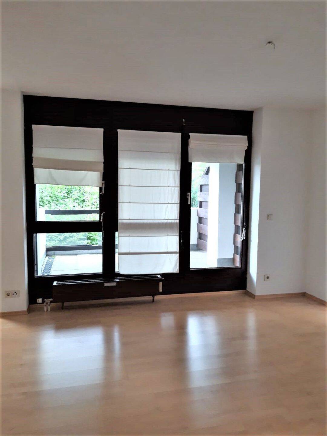 Geräumige 2-Zi-WHG in ruhiger Lage, gepflegte Wohnanlge, nähe Klinikum IN, EBK, großer Süd West Balkon, Kellerabteil, oberird. Kfz.-Stellplatz – Ingolstadt – Vorschaubild 2