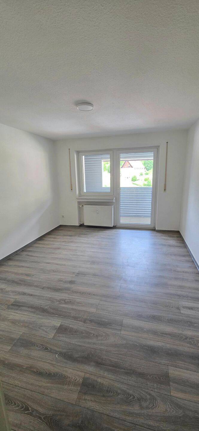 Charmantes 3-Zimmer-Balkonapartment in Gütenbach, zentrale Lage, ruhige Seitengasse, Panoramablick und ausgezeichnete Anbindung – Gütenbach – Vorschaubild 8