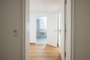 Erstbezug Sept.: Attraktive 2-Zimmer-Wohnung mit großem Balkon, Tageslicht-Badezimmer und Parkett – 81369 München – Vorschaubild 8