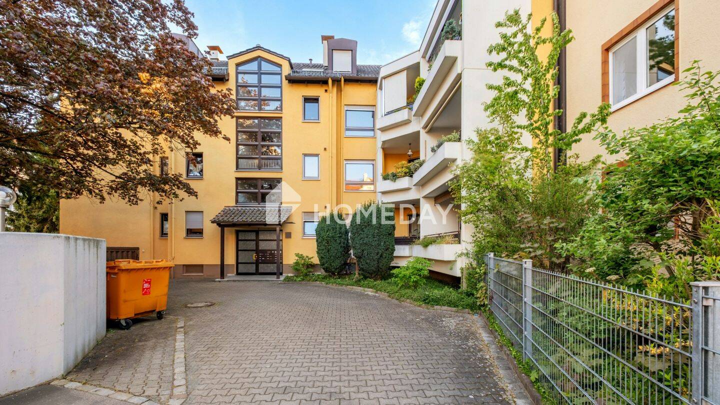 Attraktive Zwei-Zimmer-Wohnung mit Loggia und Tiefgaragenstellplatz in Augsburg-Pfersee
