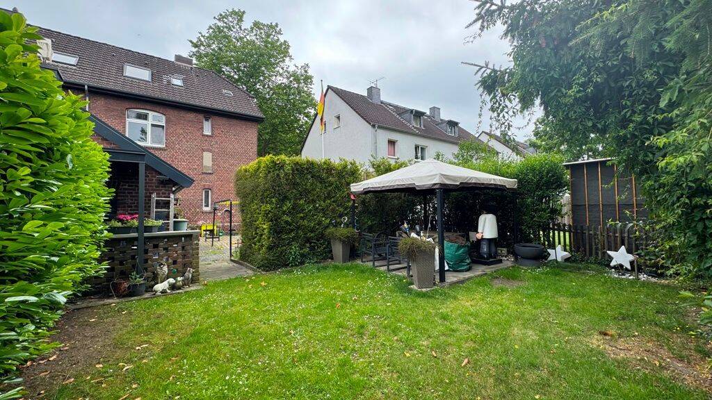 ACHTUNG SOMMERAKTION ! Zur Kapitalanlage: Mehrfamilienhaus mit 3 vermieteten Wohnungen in D-Benrath – Düsseldorf – Vorschaubild 2