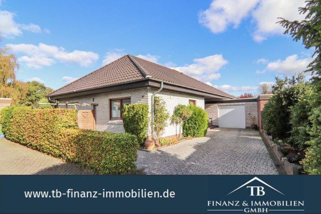 Tolles Wohnhaus mit Potenzial - Ruhe und Weitblick über Felder trotz zentraler Stadtlage – Aurich – Bild 1 von 9