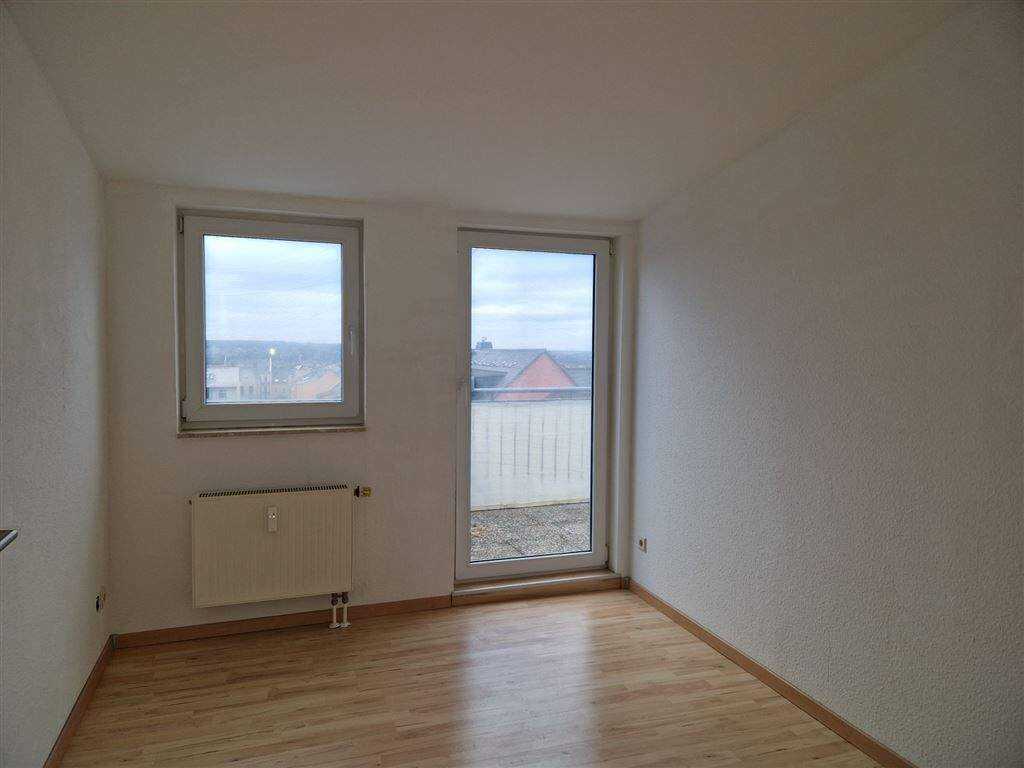 ***3-Zimmer-Maisonette mit Einbauküche, Dachbalkon + Lift *** – Chemnitz – Vorschaubild 6