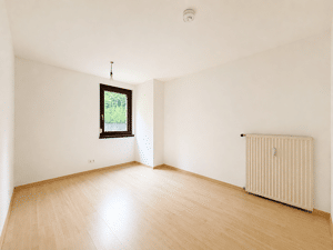 Ruhig gelegene Terrassenwohnung mit sonniger Westterrasse und großem Entwicklungspotenzial! – 81545 München – Vorschaubild 3