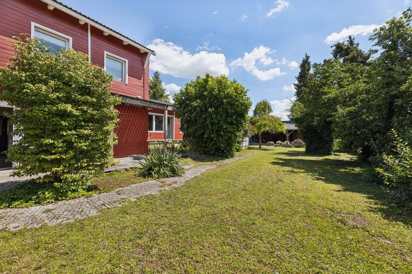 Endlich Platz für alle! 9 Zimmer, Wintergarten & großer Garten – Aholming – Vorschaubild 2