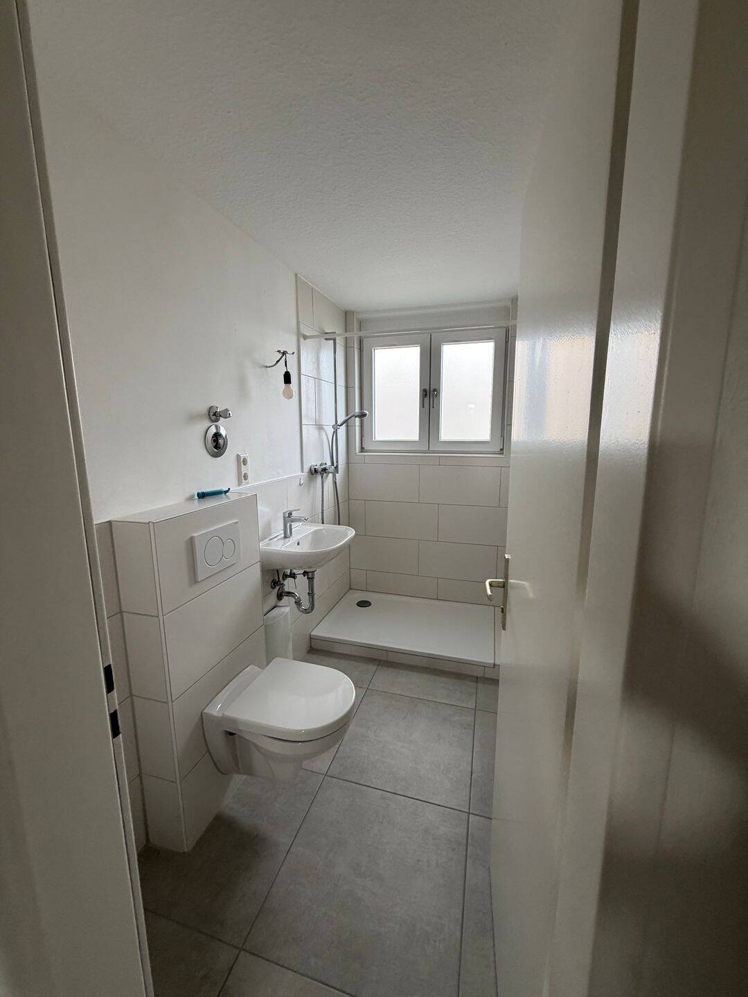 Renovierte-2-Zimmer-Wohnung in Stuttgart-Feuerbach mit Einbauküche – Stuttgart – Vorschaubild 4