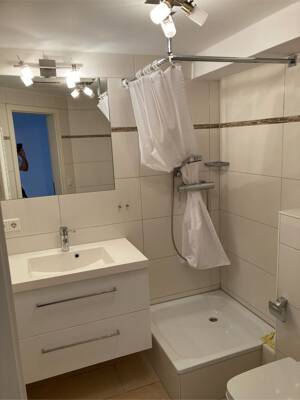 Stilvolle und gemütliche 2 - Zimmer - DG Wohnung mit Einbauküche in saniertem Denkmal am westlichen Altstadtrand – 93047 Regensburg – Vorschaubild 8