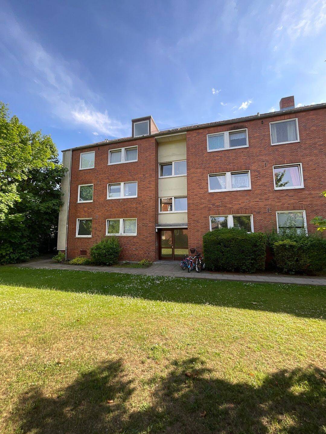 Frisch renovierte 2 Zimmer-Wohnung mit modernisiertem Wannenbad