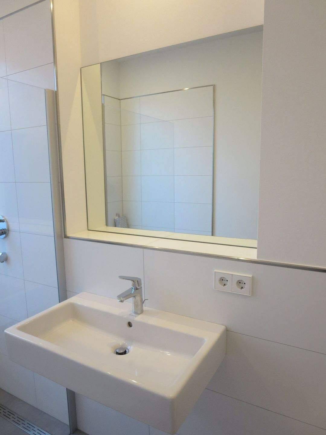 aufwendig kernsanierte 2-Zimmer-Erdgeschoss-Wohnung mit repräsentativer Einbauküche (hochmodernes Bad, Fußbodenheizung, etc.) – Stuttgart – Vorschaubild 9