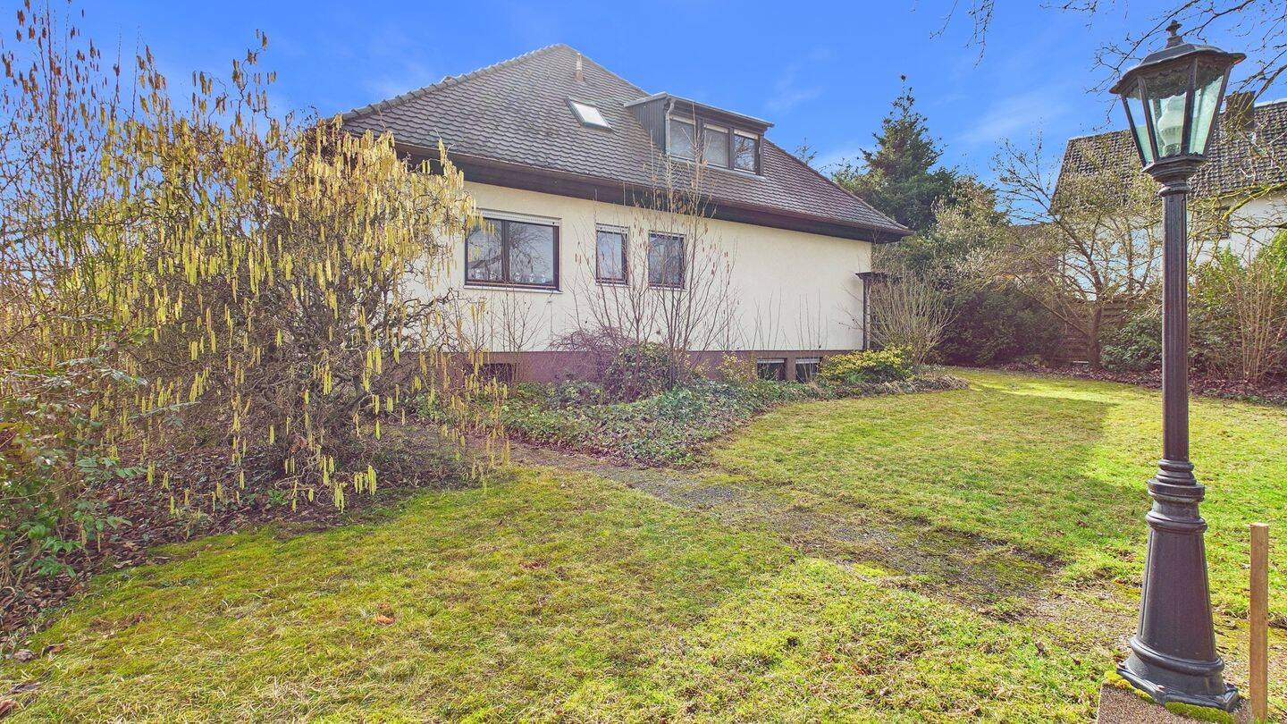 Einfamilienhaus mit großem Grundstück in TOP-Lage ! – Nürnberg – Bild 1 von 9