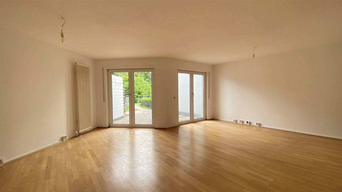 MODERNISIERTES RMH MIT TERRASSE UND TG-STELLPLATZ IN BELIEBTER LAGE AM GALGENBERG – Ulm – Vorschaubild 8