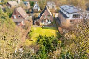 Charmantes Anwesen mit parkähnlichem Grundstück und Entwicklungspotential – 22529 Hamburg – Vorschaubild 1