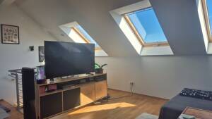 Kapitalanlage: Vermietete 2-Zimmer-Maisonette mit Dachterrasse & Atrium-Ausblick – lichtdurchflutet direkt an der Fußgängerzone in Fürth – 90762 Fürth – Vorschaubild 4