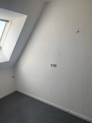 Helle 2-Zimmer-Dachgeschoss-Wohnung mit Stellplatz im Parkhaus in Büchenbach, David-Morgenstern-Weg – 91056 Erlangen – Vorschaubild 8