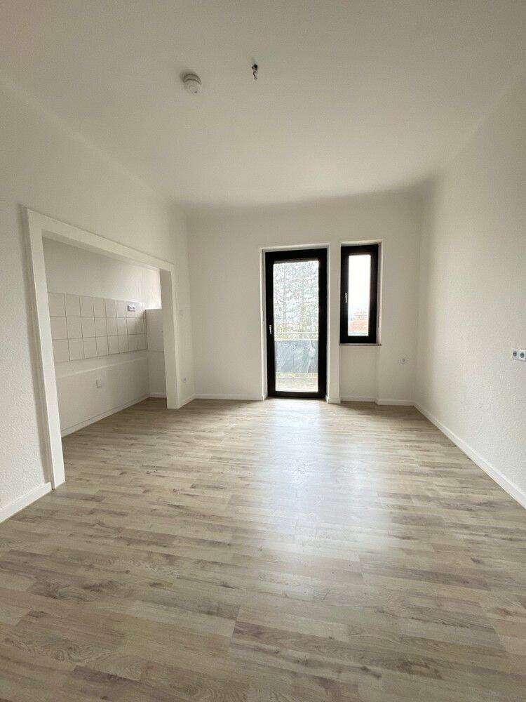 Helle renovierte 4-ZKB Wohnung mit Balkon in verkehrsgünstiger Lage – Saarbrücken – Vorschaubild 5