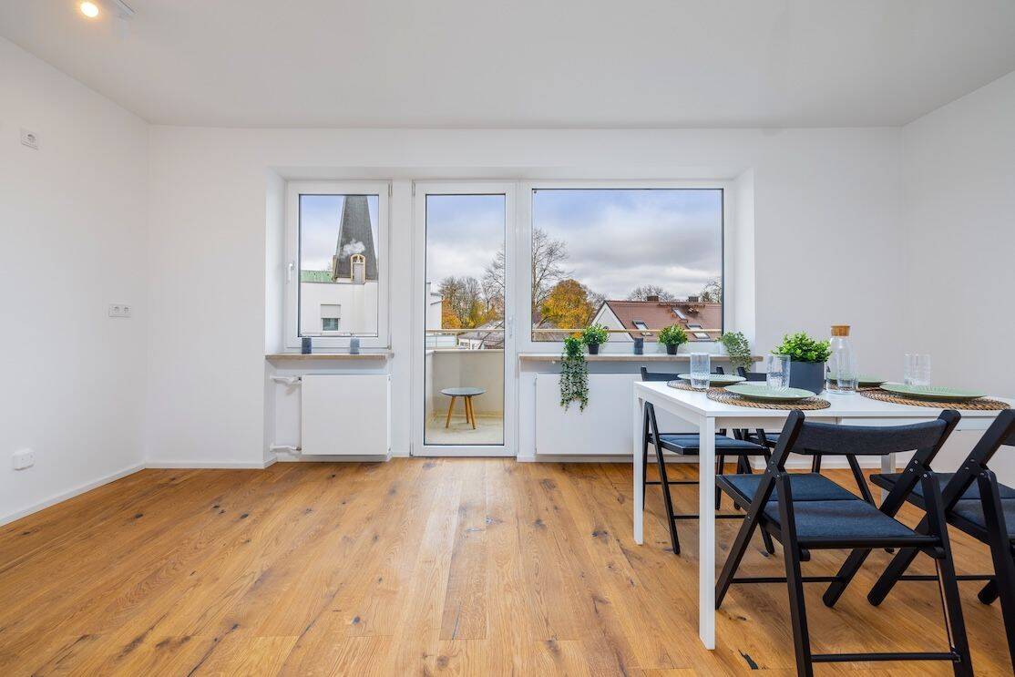 Frisch sanierte 2-ZKB mit West-Balkon & TG-Stellplatz in zentraler Lage - Provisionsfrei!