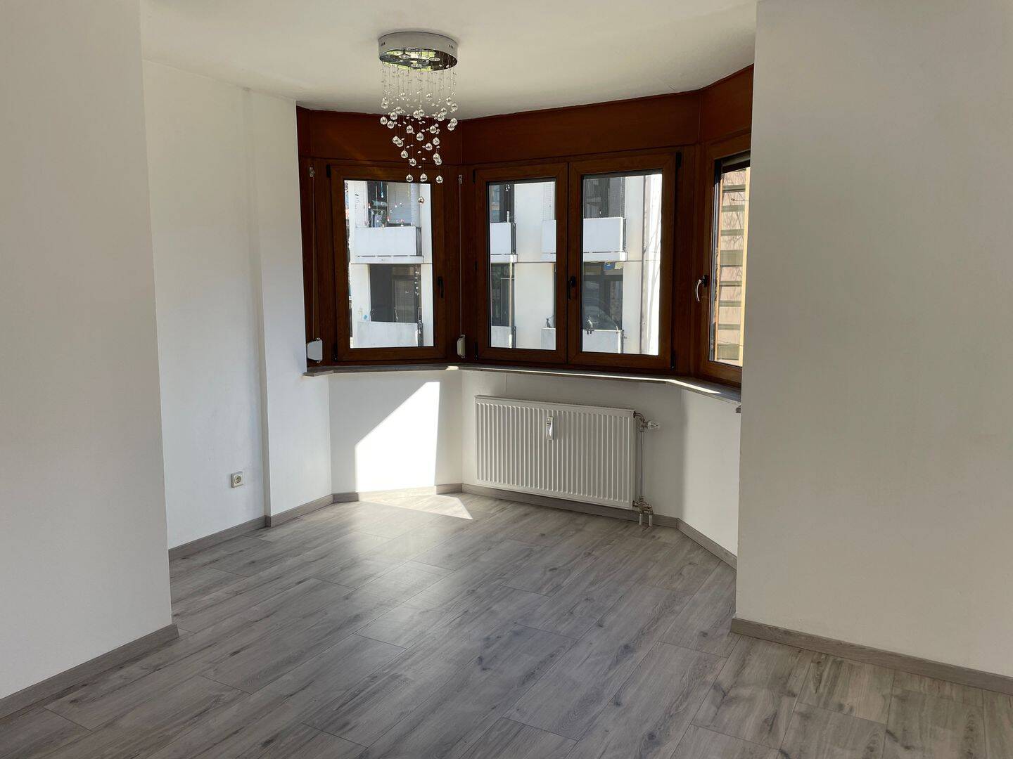 Großzügige, gemütliche 2-Zimmer-Wohnung mit Erker und Balkon Nähe Josefskrankenhaus