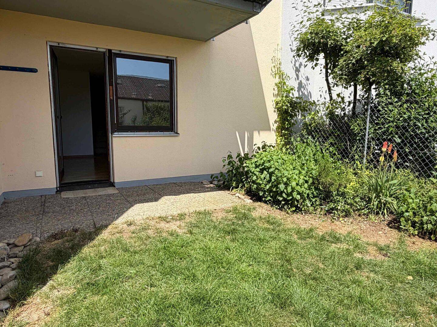 Attraktive 1 Zimmer Wohnung mit Terrasse & Garten