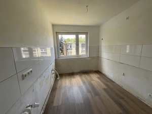 Modernisierte 3-Zimmer-Balkonwohnung mit Laminat in ruhigem 4-Parteien-Haus – 47169 Duisburg – Vorschaubild 4