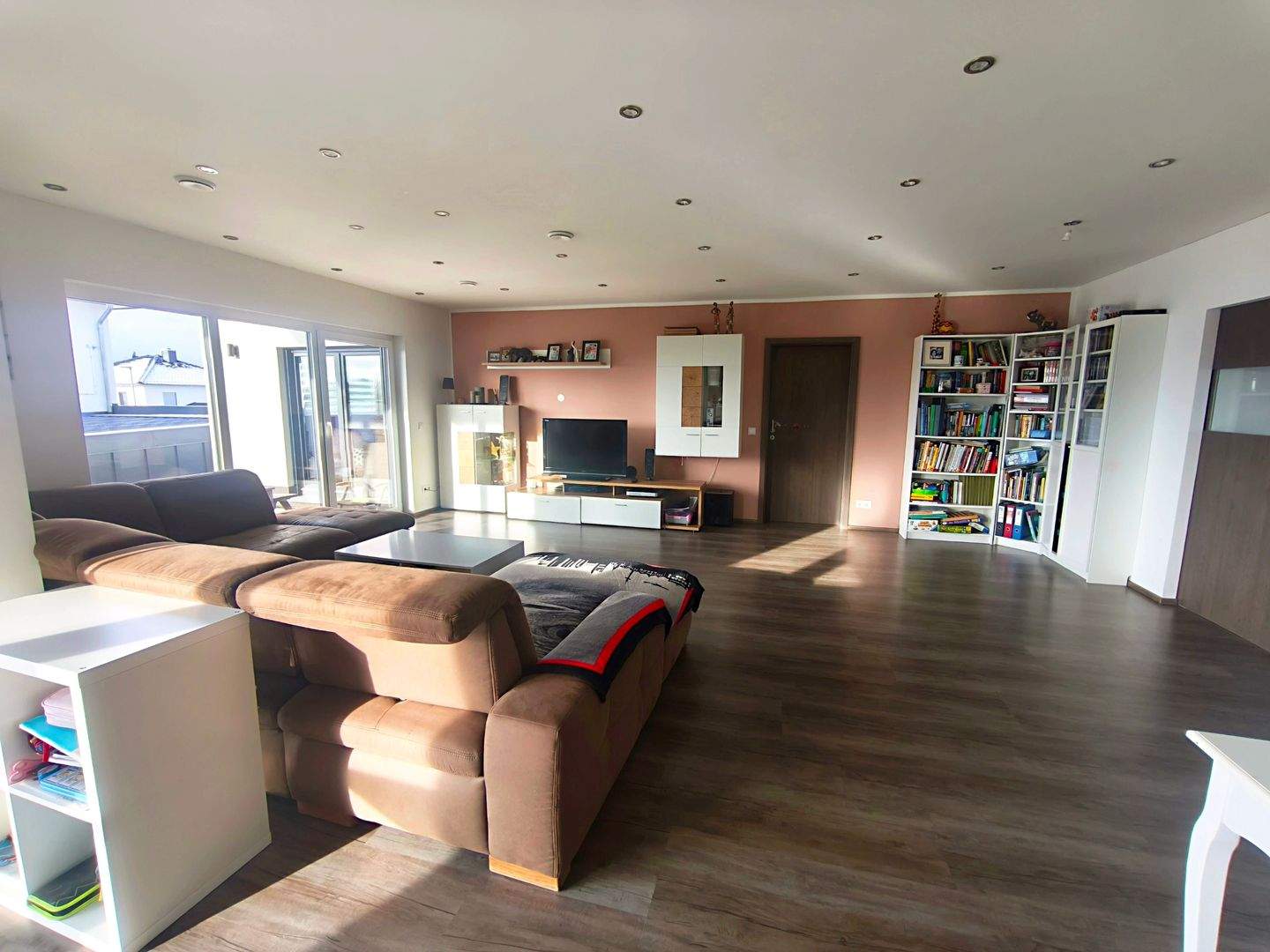 RESERVIERT! Neuwertiger Bungalow mit Weitblick – modernes Wohnen auf einer Ebene - Top Energiewerte! – Mengerskirchen – Vorschaubild 5