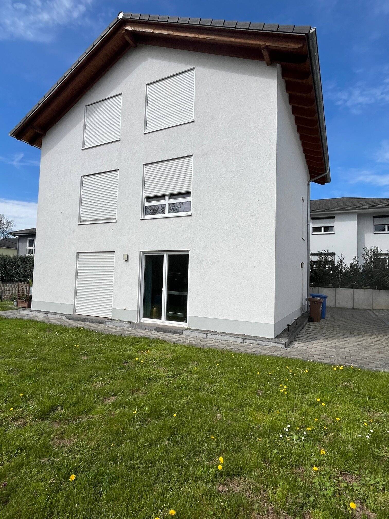 Großzügiges, neuwertiges Einfamilienhaus - Auch Ideal für Kapitalanleger – Reichenbach-Steegen – Bild 1 von 9
