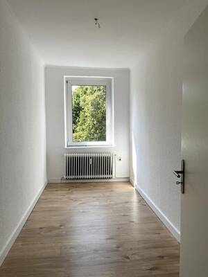 Helle, renovierte 3-Zimmer-Whg in zentraler Lage - Krefeld (3. OG)