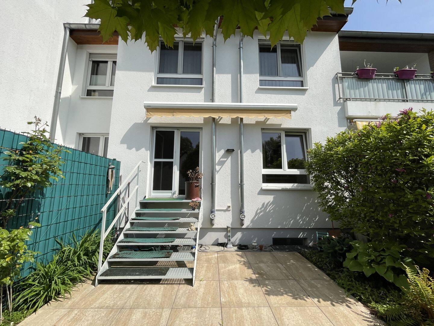 Moderne und gepflegte Maisonette-Wohnung mit eigenem Garten
