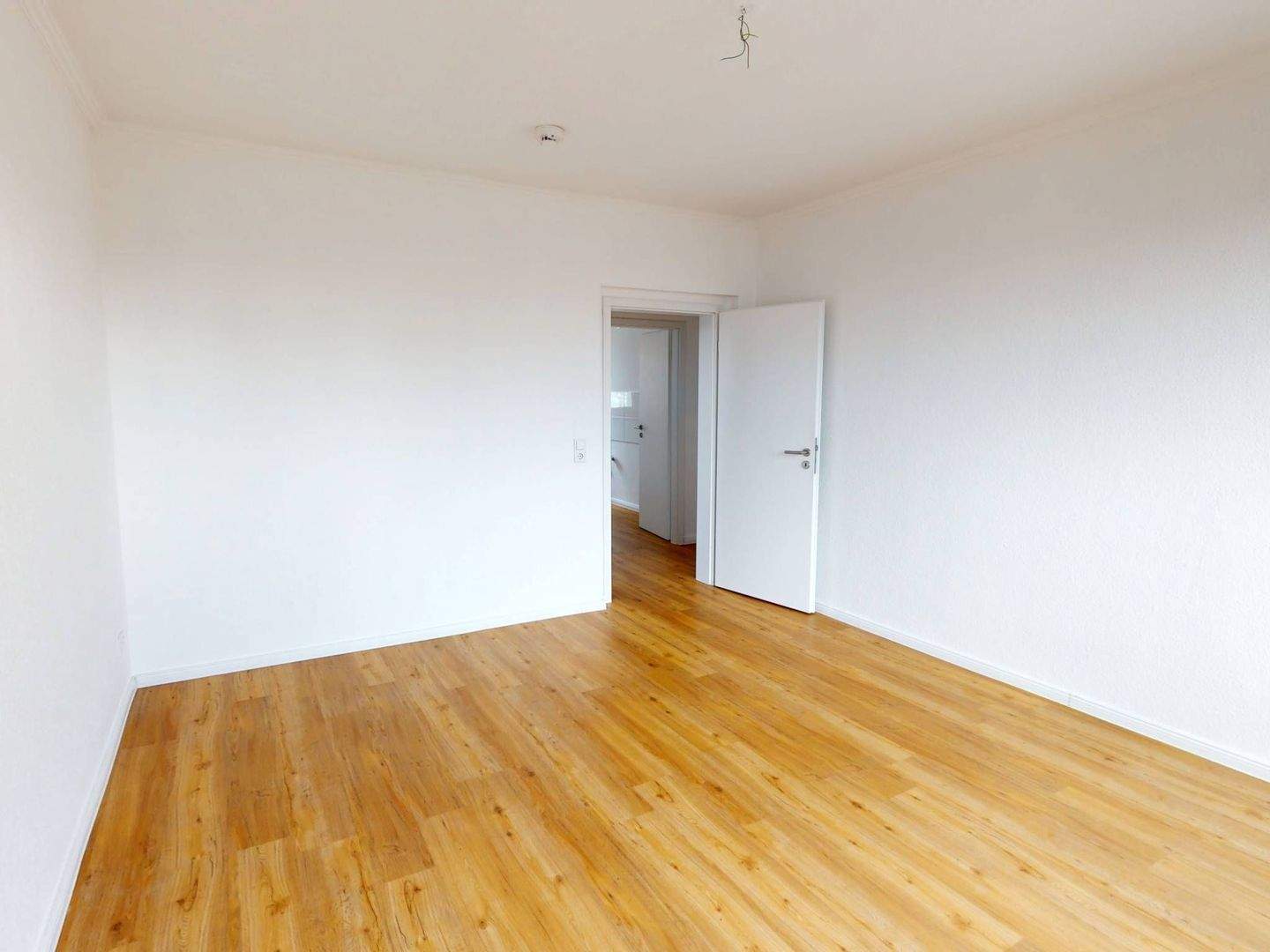 Moderne 3-Zimmer-Wohnung mit Wannenbad und viel Lichteinfall – Wittenberg – Vorschaubild 3