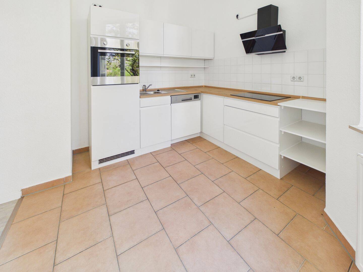 Exklusive Whg. komplett zum Innenhof - mit neuer EBK* , Balkon u.v.m.!!!!