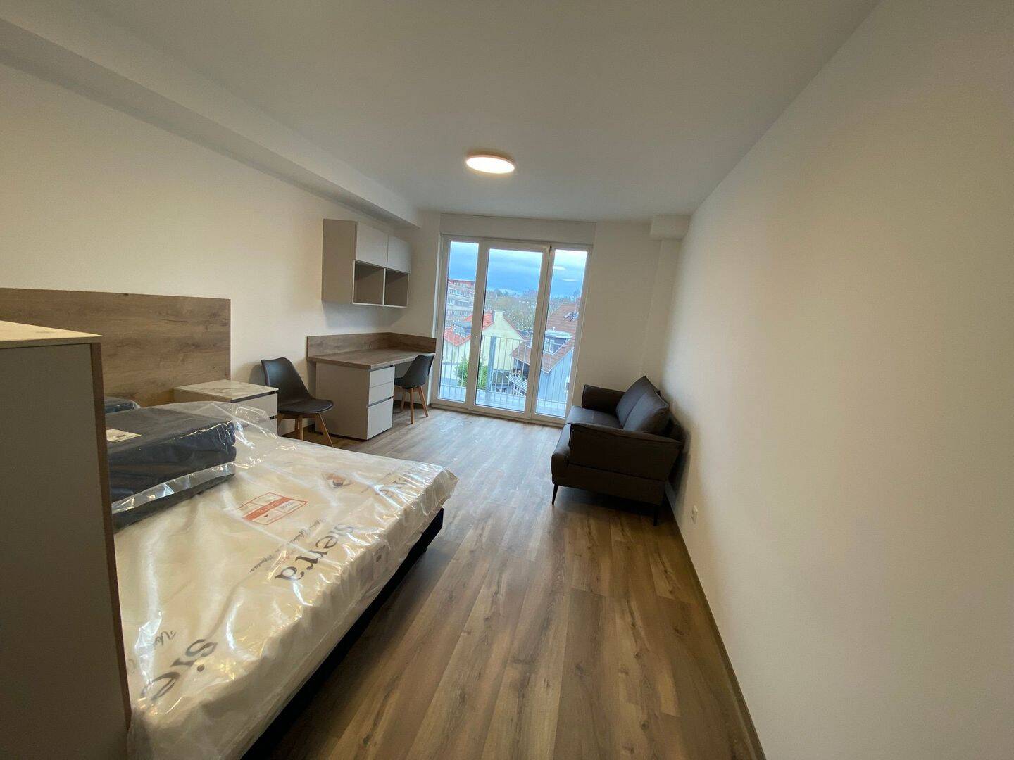 Schöne vollmöblierte 1 Zimmer-Penthousewohnung in Top Lage Darmstadt! – Darmstadt – Vorschaubild 2