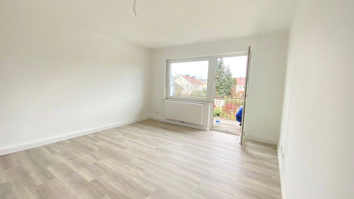 TOP renovierte 3 ZKB+Atelier mit WC im DG, ca 100 qm, Balkon, Garten, Garage, IN-Nord, Nähe TÜV – Ingolstadt – Vorschaubild 2