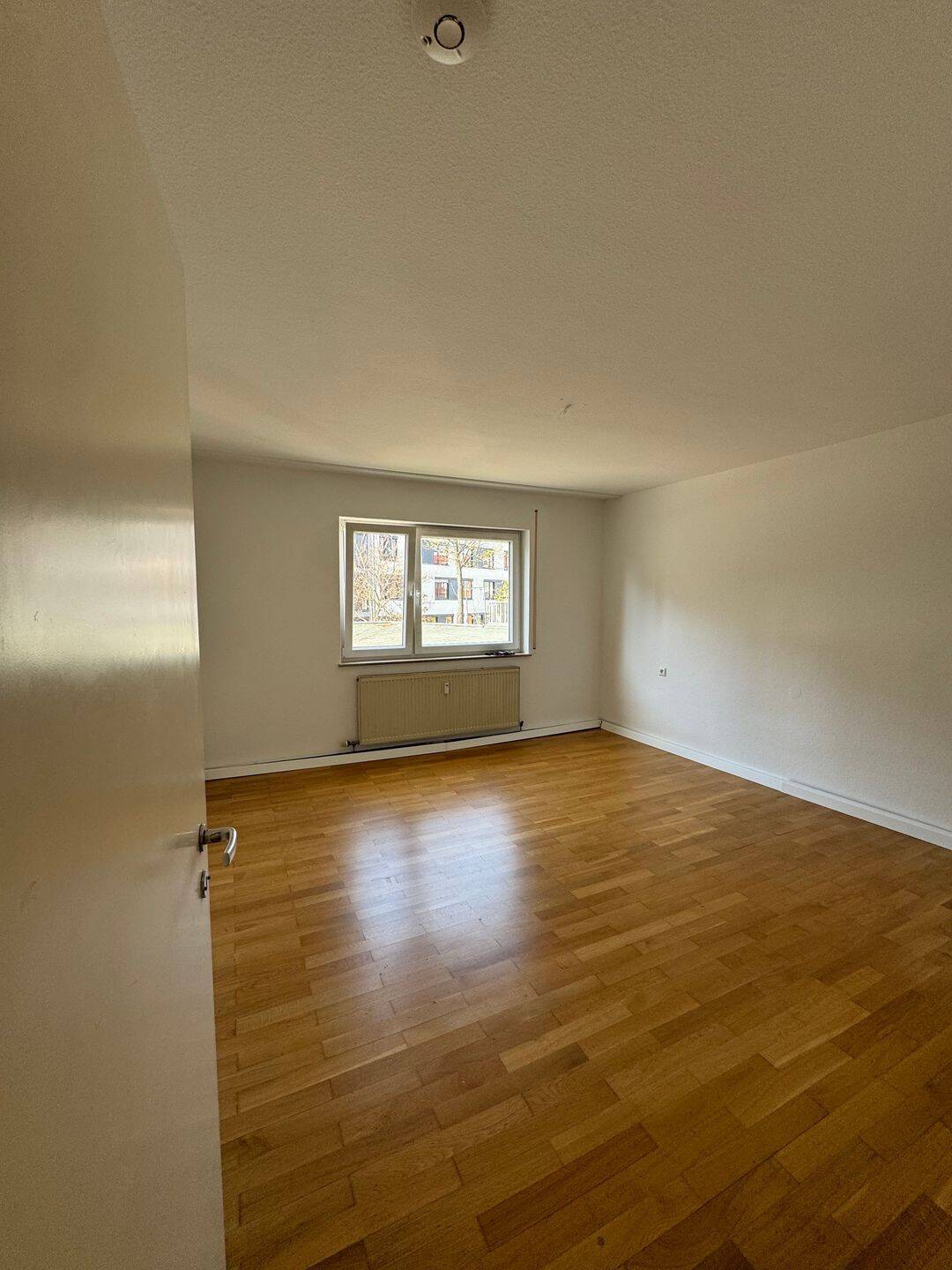 Helle 3-Zimmer-Wohnung mit 2 Balkonen & Einbauküche in zentraler Lage Stuttgart – Stuttgart – Vorschaubild 8