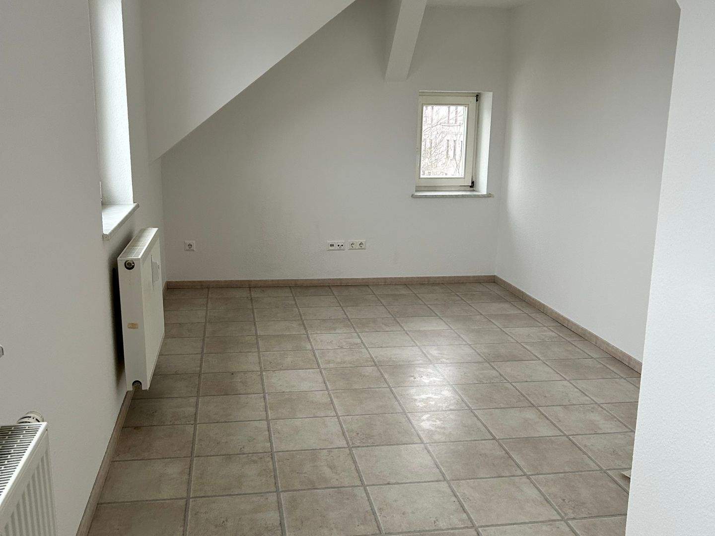 HELLE DACHGESCHOSS-WOHNUNG SUCHT NETTEN MIETER!!! – Chemnitz – Vorschaubild 4