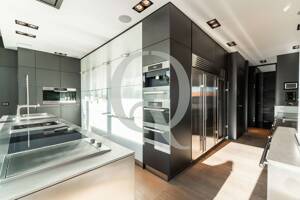 Luxus- Penthouse mit 306 m², Dachgarten und privatem Spa