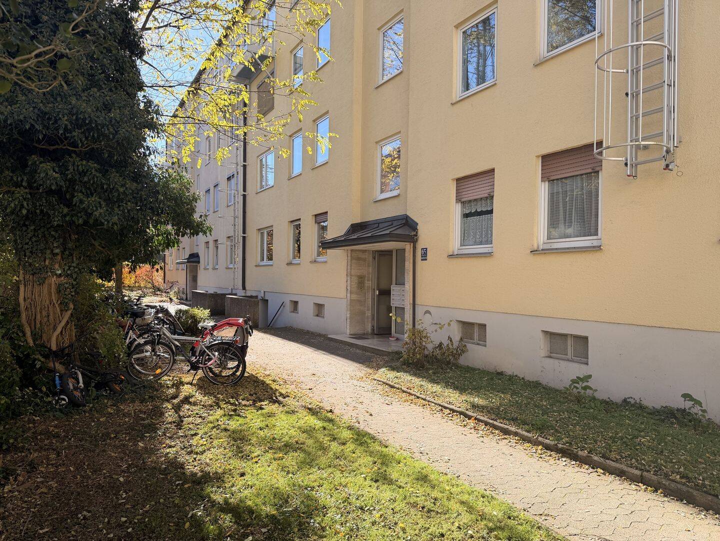 Bezugsfreie Wohnung mit großem Potenzial - ideal für Familien oder Kapitalanleger – München – Vorschaubild 6