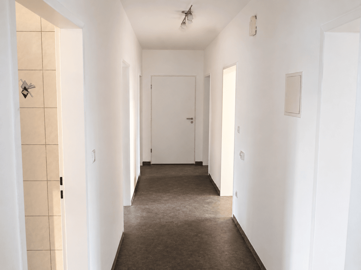 Zweifamilienhaus mit 2 Garagen, Garten & Ausbaupotenzial im Dachgeschoss – Windsbach – Vorschaubild 8