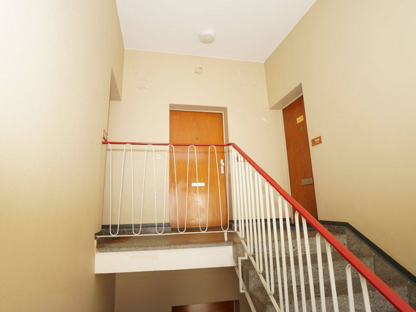 Stilvolle 1,5-Zimmer-Eigentumswohnung in zentraler Bestlage mit sonnigem Südbalkon – Berlin – Vorschaubild 3