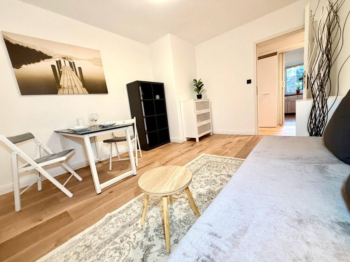 Renovierte 3-Zimmer-Eigentumswohnung | Bezugsfrei | Neuer Vinylboden – 22523 Hamburg – Bild 1 von 9