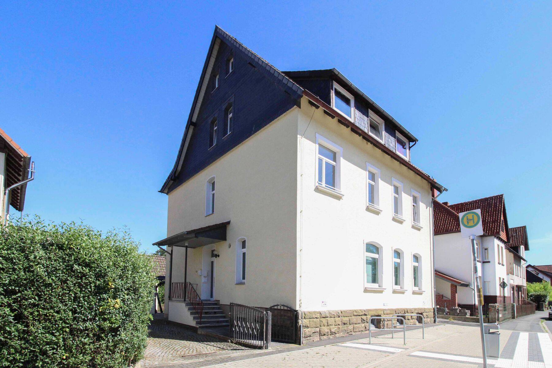 Eigenbedarf oder Vermietung: Modernisiertes MFH mit viel Potential in Rhüden – Seesen – Bild 1 von 9