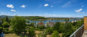 Großzügiges Wohnhaus mit Rheinblick und Potenzial für bis zu drei Wohneinheiten