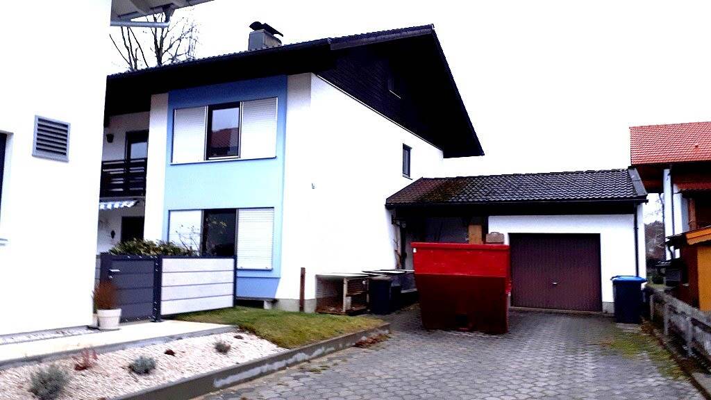 Gepflegtes Zweifamilienhaus mit Bergblick, viel Platz und Garage – Grassau – Bild 1 von 6