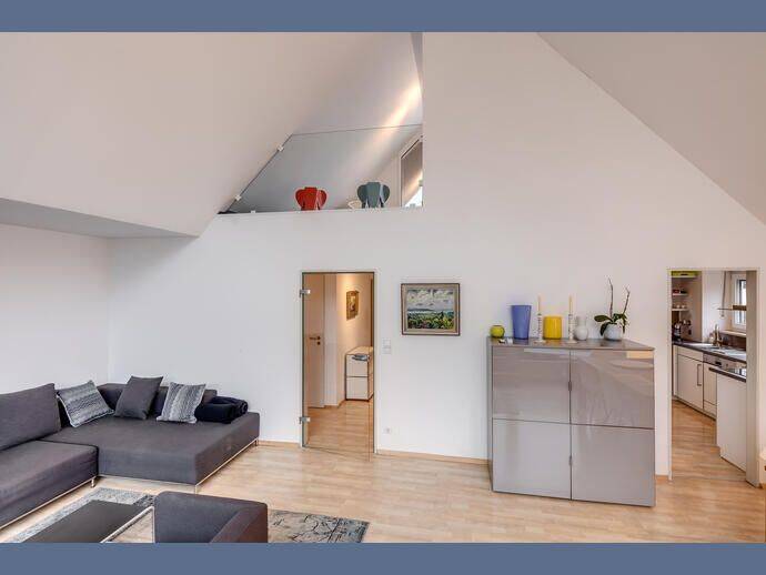 Möbliert: Hochwertige 4-Zimmer Wohnung in Toplage – München – Vorschaubild 2