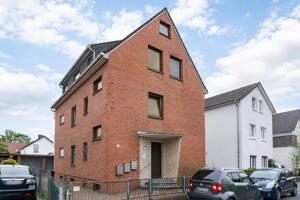PURNHAGEN-IMMOBILIEN - Vegesack/Aumund, freist. 3-Parteienhaus mit 2 Garagen nahe der Fußgängerzone